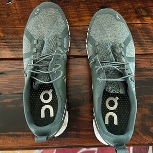 On Cloud 5 tennis shoes - worn once!